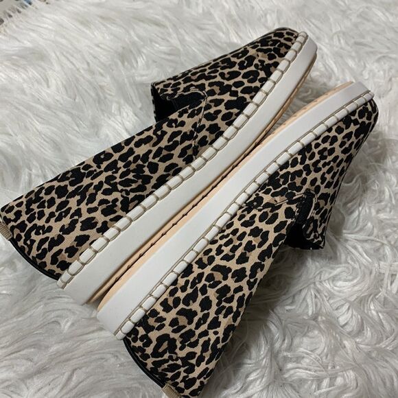 CLARKS  Cloudsteppers Step Glow Jade leopard print NWT Women’s size 9W - Picture 5 of 10